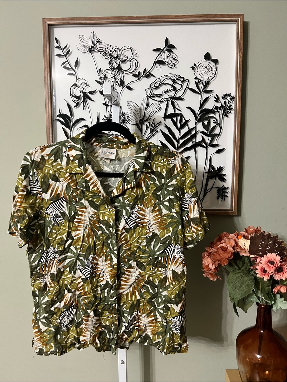 TR Bentley Vintage Tropical Zebra Monstera Leaf Rayon Button Down Size Small